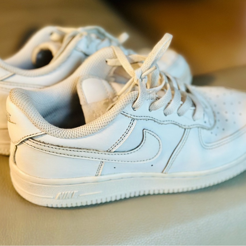 Kids White Jordan's 2Y